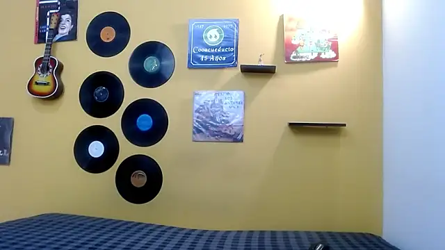 skinnyverus18 online show from April 2026 06:23:01 PM