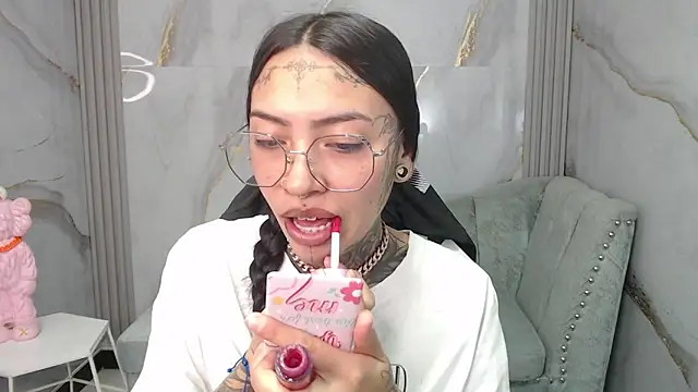 Snapshot of Ashley_Blum_v chatting on November 2025 08:08:02 PM Ashley Blum v online show from November 2025 08:08:02 PM