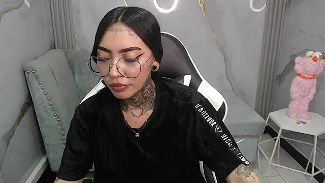 Snapshot of Ashley_Blum_v chatting on November 2025 08:11:02 PM Ashley Blum v online show from November 2025 08:11:02 PM