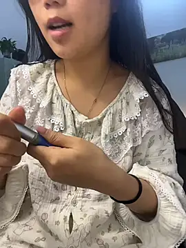 Snapshot of bunny_b4nny chatting on January 2026 03:47:01 PM bunny b4nny online show from January 2026 03:47:01 PM