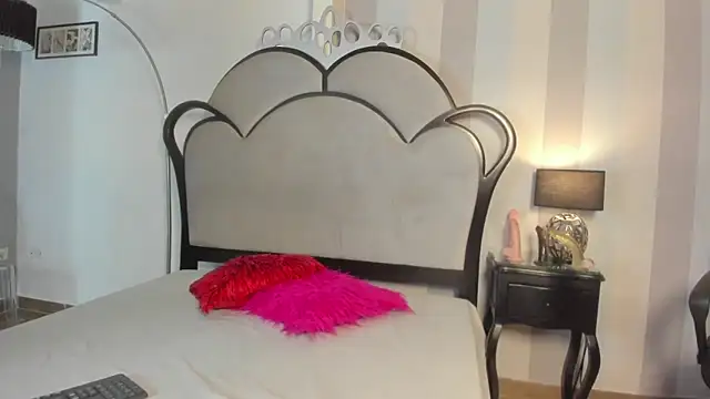 MiaAmore  online show from April 2026 05:51:01 PM