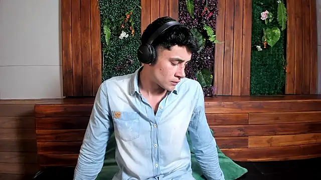 AustinJones  online show from February 2026 06:33:01 PM