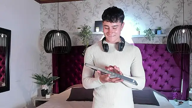 AustinJones  online show from February 2026 07:54:01 PM