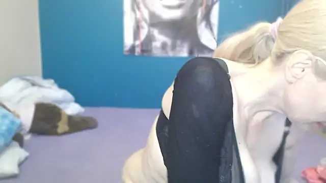 Snapshot of NADINNNE chatting on February 2026 08:33:02 AM NADINNNE online show from February 2026 08:33:02 AM