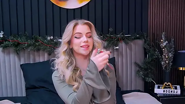 Snapshot of MilanaCeleste chatting on December 2025 09:45:01 PM MilanaCeleste online show from December 2025 09:45:01 PM