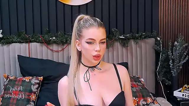 Snapshot of MilanaCeleste chatting on January 2026 11:43:02 PM MilanaCeleste online show from January 2026 11:43:02 PM