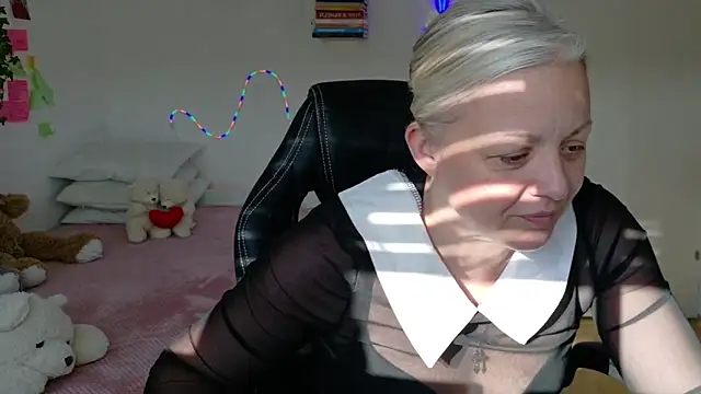 Linsy Kim online show from March 2026 03:01:02 PM