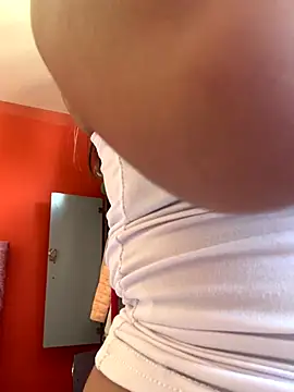 Snapshot of SweetSophie26 chatting on December 2025 04:05:01 PM SweetSophie26 online show from December 2025 04:05:01 PM