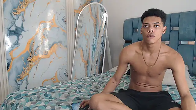 PRETTY FEM online show from April 2026 01:30:01 AM