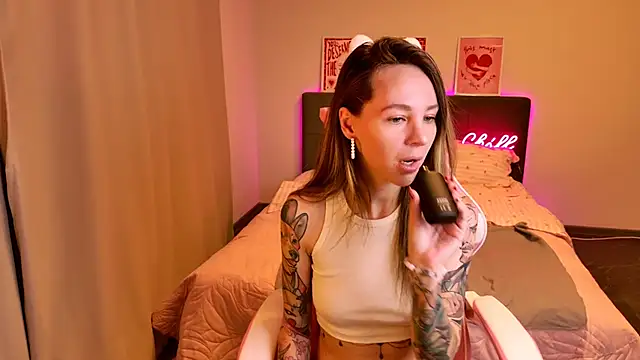 MiaGraham1 online show from April 2026 07:07:02 PM