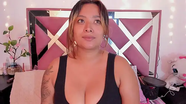 Snapshot of bellalumi chatting on May 2026 03:57:02 AM bellalumi online show from May 2026 03:57:02 AM