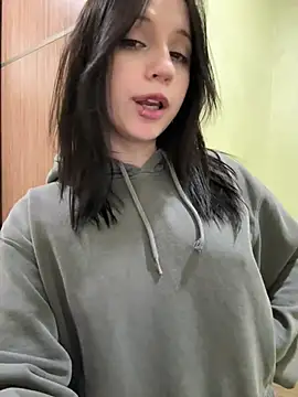 YourLittleDevil online show from April 2026 01:41:01 PM