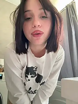 Snapshot of YourLittleDevil chatting on June 2026 12:22:01 PM YourLittleDevil online show from June 2026 12:22:01 PM