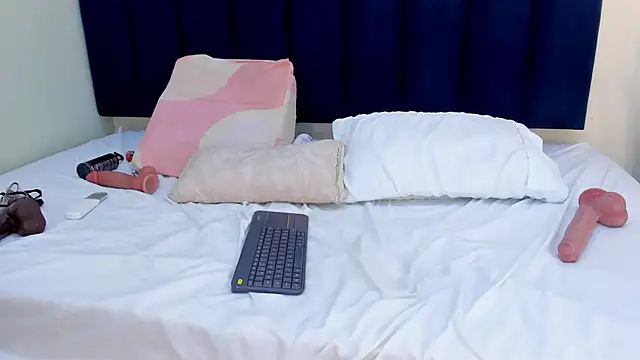 sophieturner mg online show from April 2026 09:39:33 PM