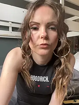 SexyLoLoUK online show from May 2026 09:15:02 AM