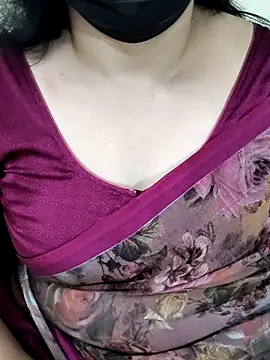 Devikha27 online show from April 2026 05:00:02 PM