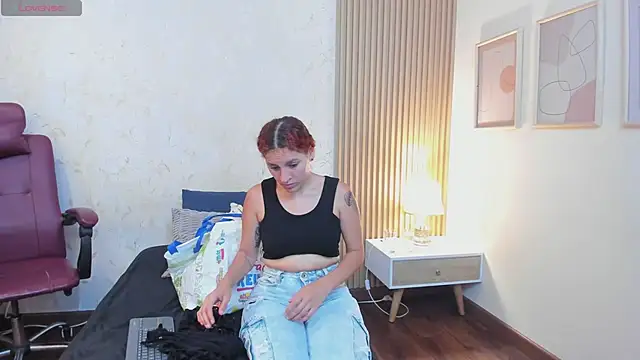 aliceandsia online show from February 2026 07:19:02 PM