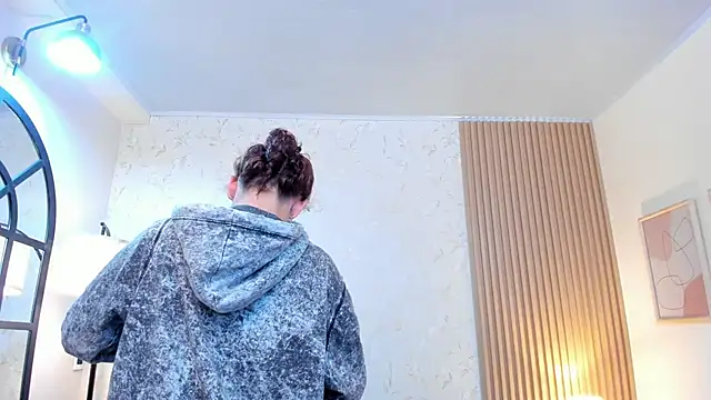 aliceandsia online show from April 2026 07:30:02 PM