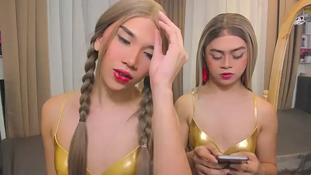 MaxCollins online show from November 2025 07:48:02 PM