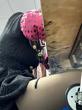 Snapshot of DHJM168 chatting on December 2025 01:11:01 AM DHJM168 online show from December 2025 01:11:01 AM