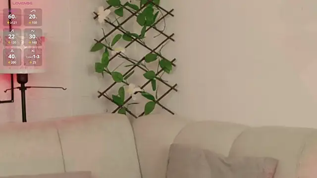 Snapshot of VioletBlacke_ chatting on June 2026 01:43:01 PM VioletBlacke online show from June 2026 01:43:01 PM
