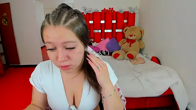 Snapshot of Luna_Analya chatting on July 2026 05:15:02 PM Luna Analya online show from July 2026 05:15:02 PM