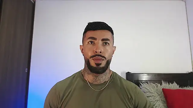 andrea de lucaa online show from April 2026 08:50:01 PM