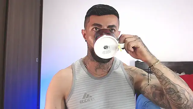 andrea de lucaa online show from April 2026 04:01:01 AM