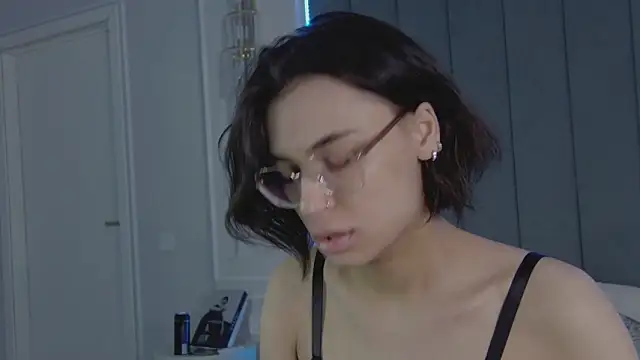 VioletAsh online show from April 2026 04:21:02 AM