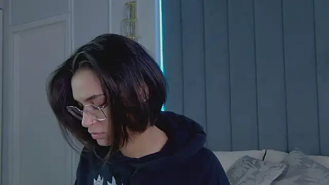 VioletAsh online show from April 2026 04:23:02 AM