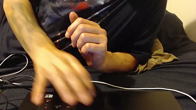 idiotpig66 online show from March 2026 07:23:02 AM