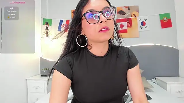 Sara mora  online show from July 2026 07:24:01 PM