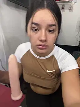 Luciaparker03 online show from February 2026 03:08:01 PM