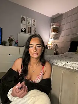 Spicy-Rosie20 online show from March 2026 06:19:02 PM