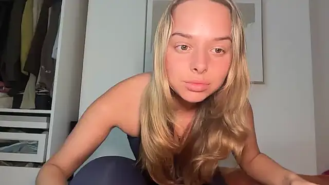 KayleeBella online show from March 2026 09:54:01 PM