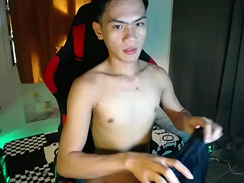 Snapshot of alex_cummer chatting on May 2026 03:04:02 AM alex cummer online show from May 2026 03:04:02 AM