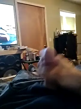 Wolfyking95 online show from December 2025 07:18:01 PM