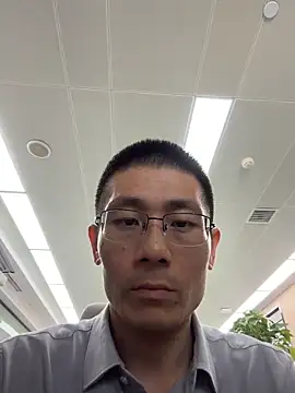 Snapshot of miniyellower chatting on April 2026 06:03:02 AM miniyellower online show from April 2026 06:03:02 AM