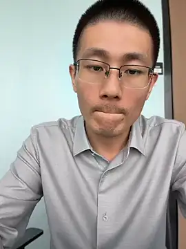 Snapshot of miniyellower chatting on April 2026 05:40:02 AM miniyellower online show from April 2026 05:40:02 AM