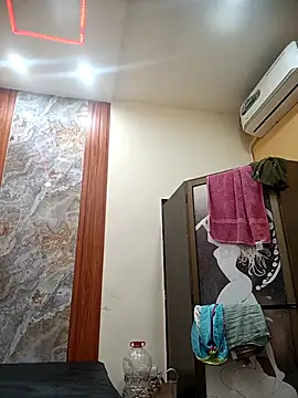 SaraBust online show from October 2025 02:39:01 PM