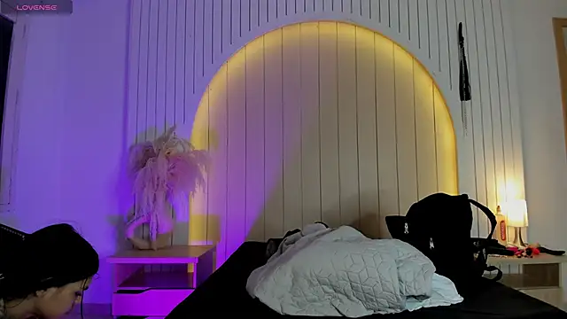 ALICESANDOVAL online show from April 2026 11:39:02 AM