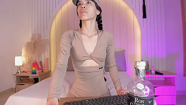 ALICESANDOVAL online show from April 2026 11:23:02 AM