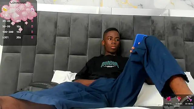 Snapshot of Alan_blacke chatting on October 2025 07:23:02 PM Alan blacke online show from October 2025 07:23:02 PM