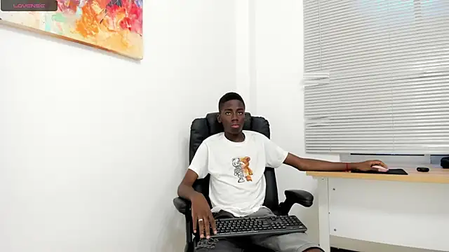 Snapshot of Alan_blacke chatting on October 2025 07:59:01 PM Alan blacke online show from October 2025 07:59:01 PM