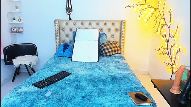 LenaStylesOA online show from September 2025 03:20:01 AM