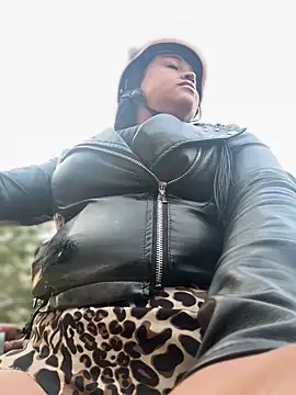 -Mia1 online show from March 2026 12:00:01 PM