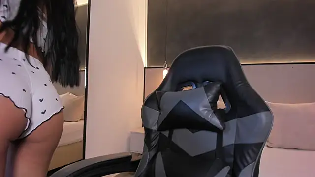 emily tolson online show from March 2026 03:00:02 AM