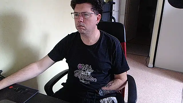 blueandwhite1 online show from April 2026 02:36:02 PM