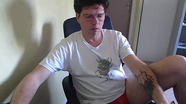 blueandwhite1 online show from April 2026 02:34:01 PM