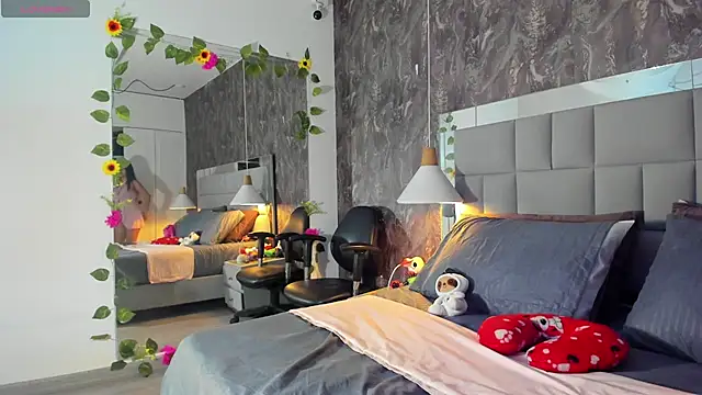 yiyisandoval online show from April 2026 09:37:01 PM